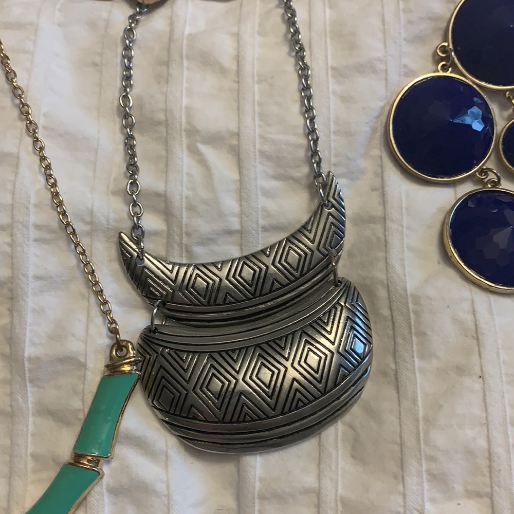 Necklaces - Picture 3 of 9